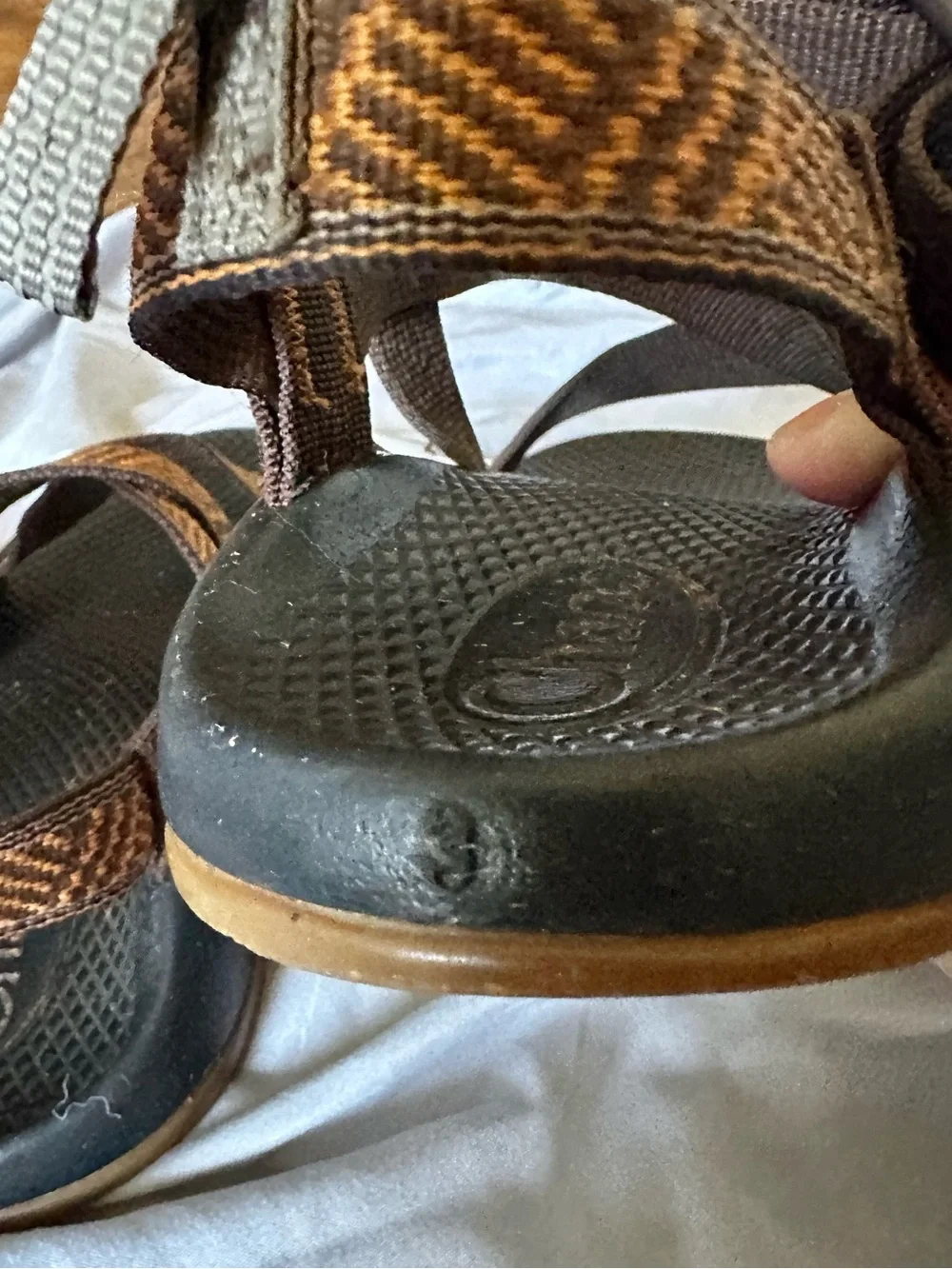 Chaco straps hiking youth 3 sandal, adjust. buckle, outer sole measures 9.5inch